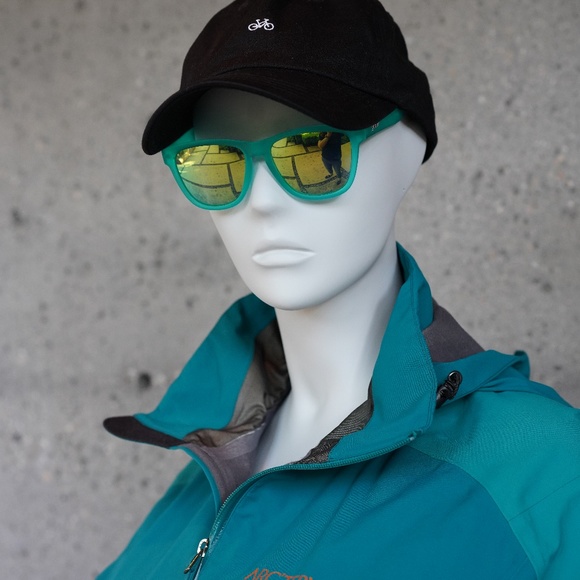 Arc'teryx Goretex Ski Jacket - Picture 3 of 7